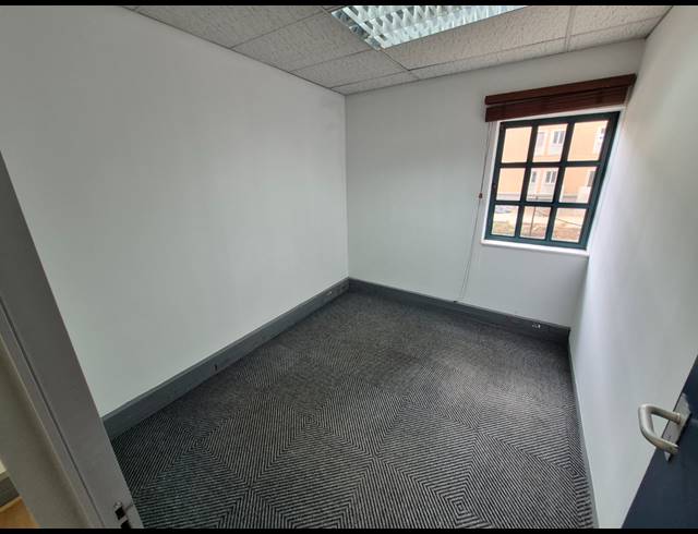 605M² OFFICE TO LET IN SUNNINGHILL